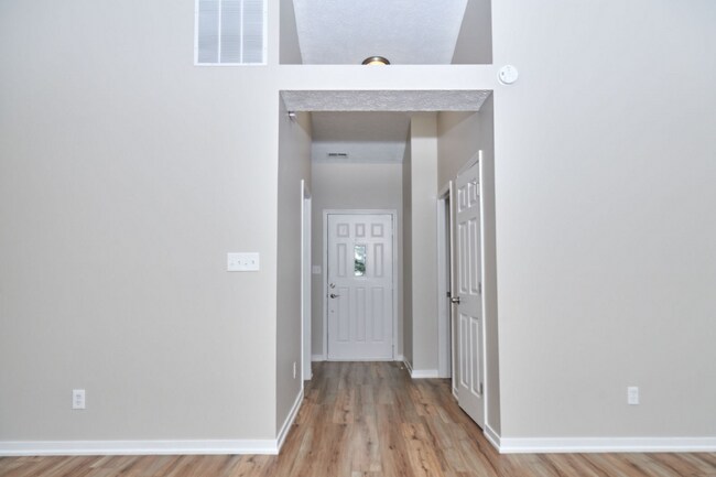 Foto del edificio - Beautiful Three Bedroom Single Family Home...
