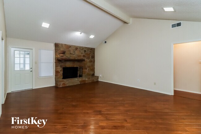 Building Photo - 8608 Skyview Terrace