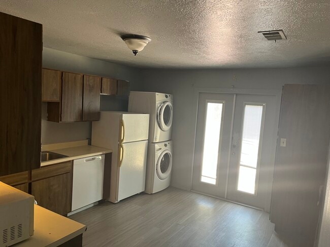 Building Photo - 1412 Bermuda Ct