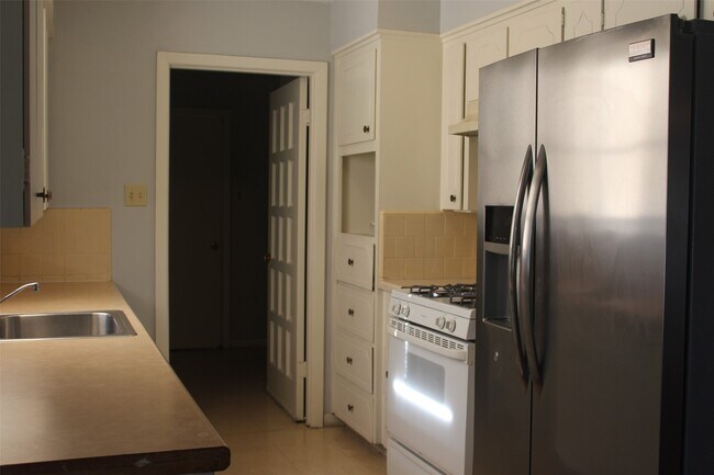 Foto del edificio - 3911 Bethel Blvd