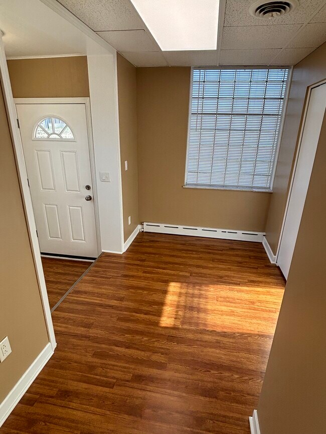 Building Photo - 15 N Wickliffe Cir