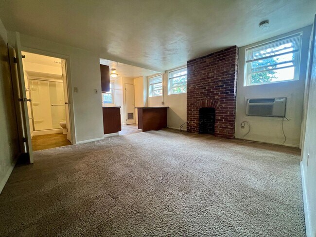 Foto del edificio - Charming One Bedroom in Oakland! Ample Nat...
