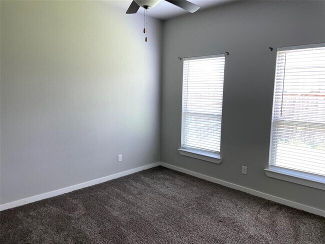 Foto del edificio - 225 Oakcrest St