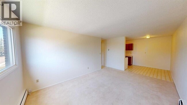 Building Photo - 9656-9656 Hillcrest Dr