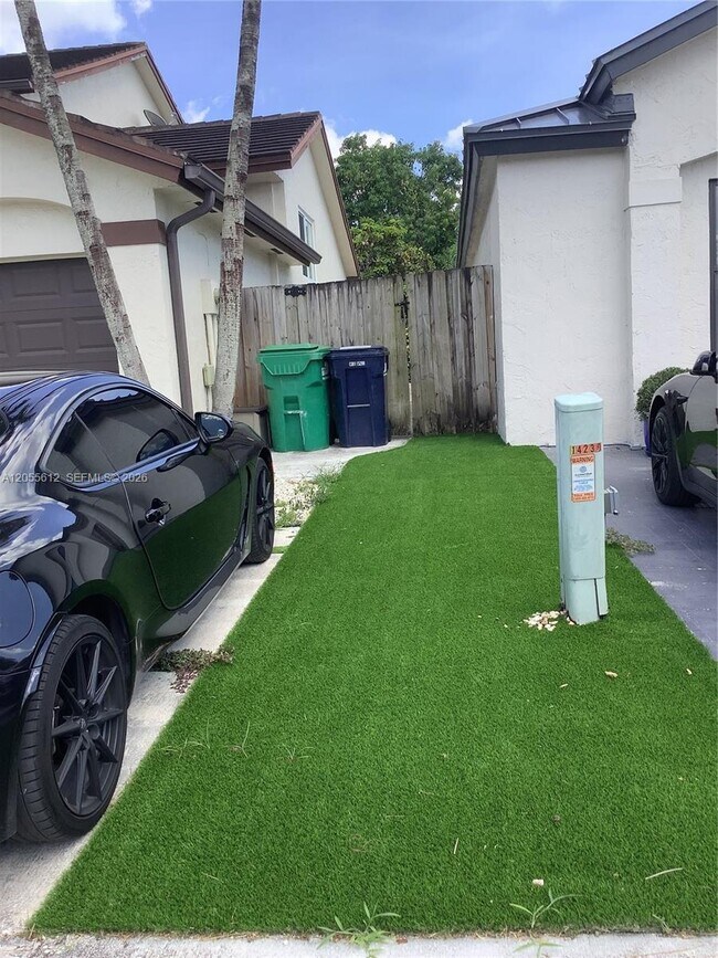 Building Photo - Southwest 91st Street, Miami, FL 33186 - 4 BR 3 BA single-family home
