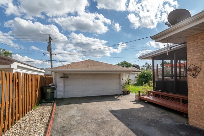 Foto del edificio - 7349 W Lill St