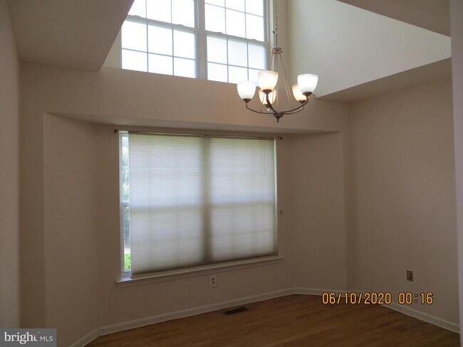 Building Photo - 41 Castleton Rd