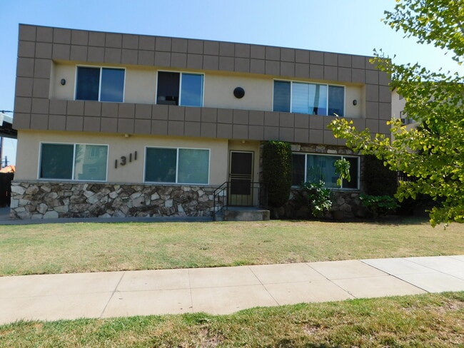 1311 Lyndon St. - 1311 Lyndon St