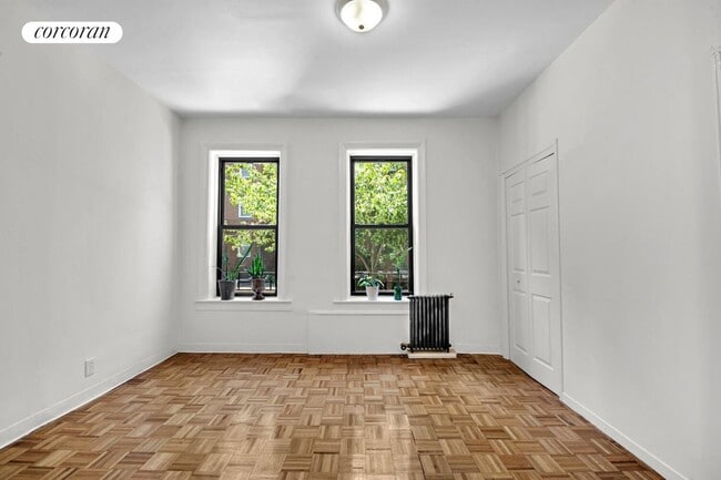 Building Photo - 787 E 10th St