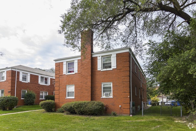 Building Photo - 7612 S Kingston
