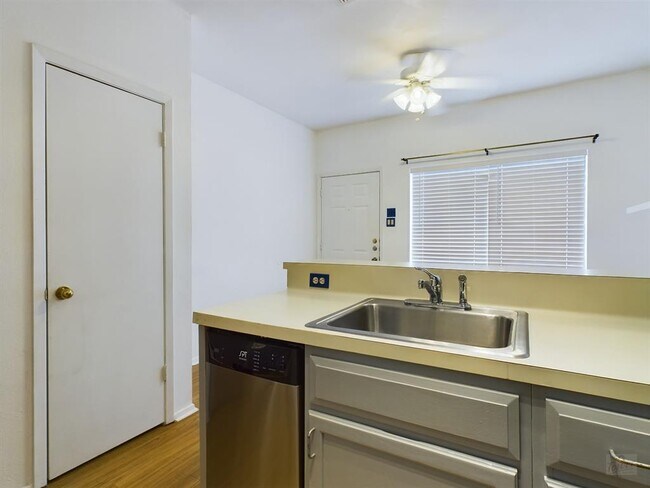 Foto del edificio - 2210 Pearl St