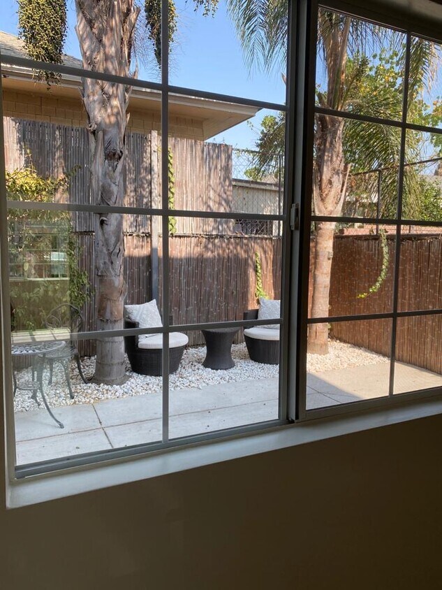 Foto del edificio - 1587 W 35th Pl