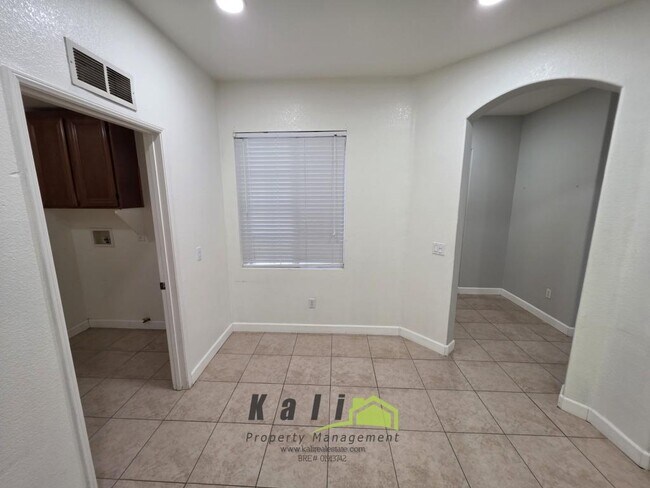 Building Photo - 6233 Avenida De Las Vistas