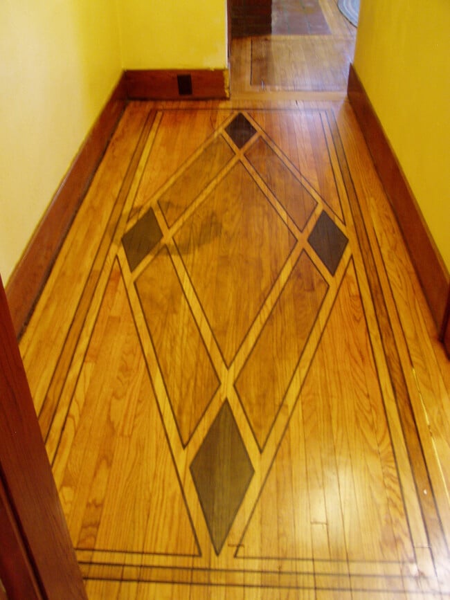 Hall Floor - 2433 Maplewood Ave