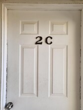 Building Photo - 801 Country Club Dr SE