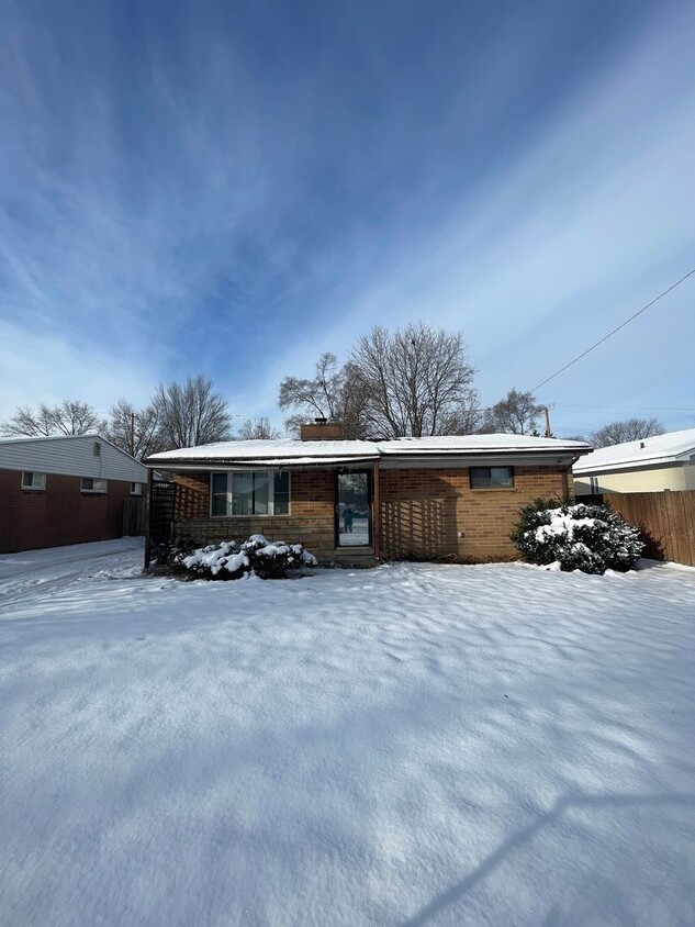 Primary Photo - Three Bedroom Ranch Available for Rent | Flexible Move-in