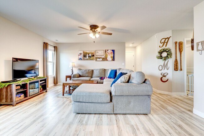 Building Photo - 3501 Venice Dr