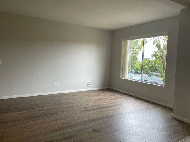 Building Photo - Stunning Two-Story Home in Quail Ridge.