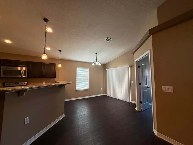 Foto del edificio - 233 Croft Cir