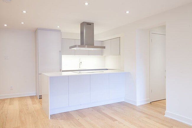 Building Photo - 3421 Rue Drummond