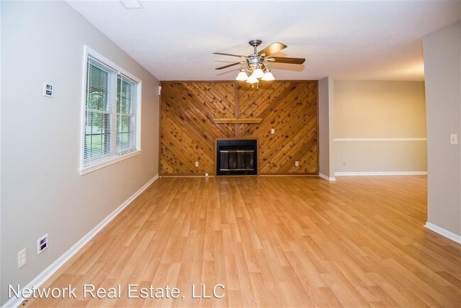 Building Photo - 2019 Pleasant View Dr