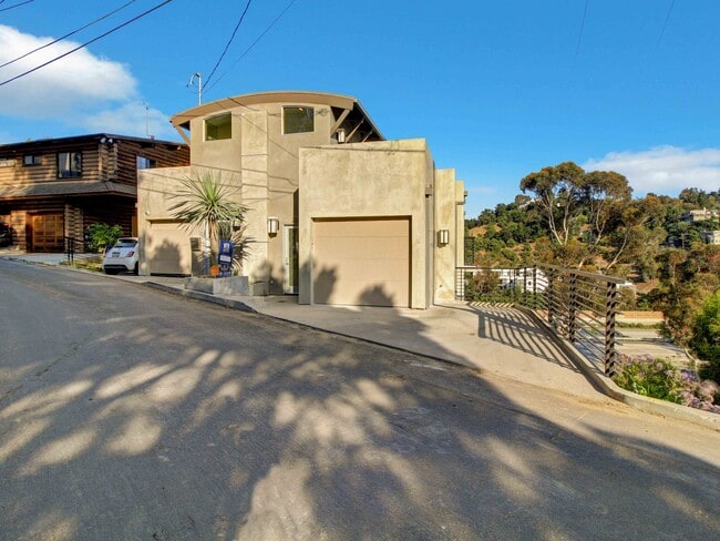 Building Photo - 2612 Corralitas Dr