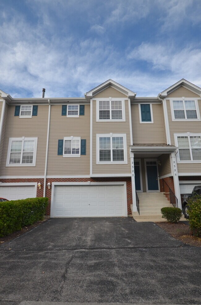 Building Photo - 2327 Hudson Cir