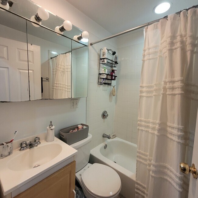 Foto del edificio - 3236 N Clifton Ave