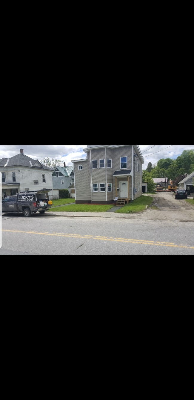 Building Photo - 66 Maple Ave