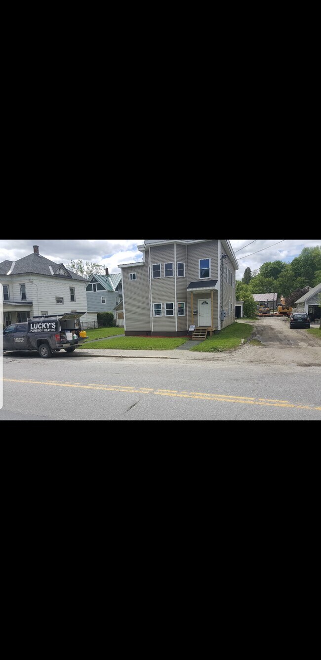 Foto del edificio - 66 Maple Ave