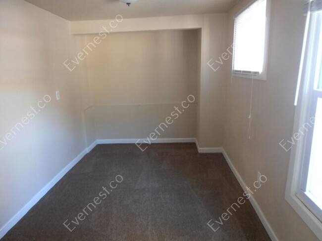 Building Photo - 505 Cañon Ave