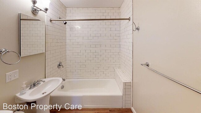 Building Photo - 2 br, 1 bath House - 20 Hargrave Ave #2
