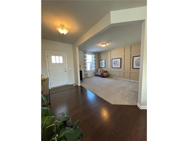 Foto del edificio - 5785 Urbandale Ln N