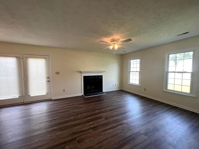 Building Photo - 2154 Skyview Dr