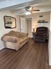 Building Photo - 913 Atchison St