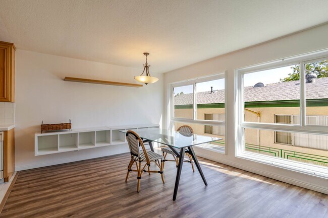 Foto del edificio - 13543 Moorpark St