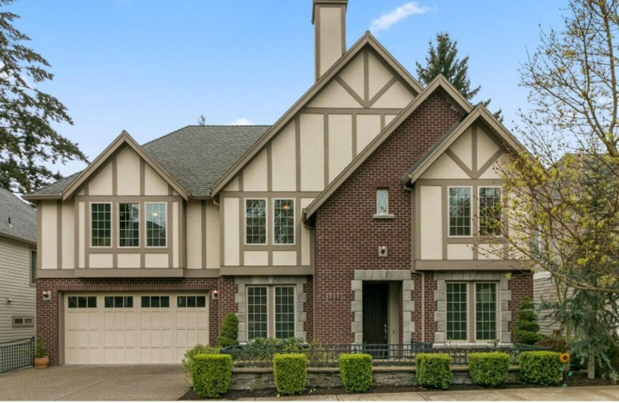 Foto principal - Gorgeous 6 BD* 3 BA* Single Family Home Lo...