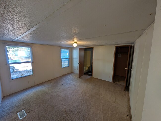 Foto del edificio - 28 Ransdell Ln