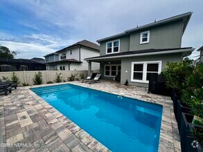 Building Photo - 690 Windermere Way