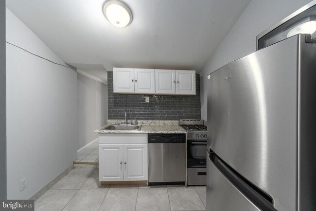 Building Photo - 519 S Port St