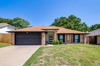 Building Photo - 1820 Hamilton Dr
