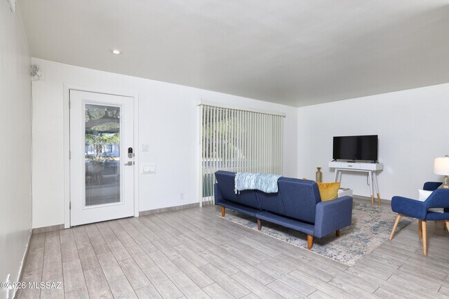 Foto del edificio - 2039 E 8th St