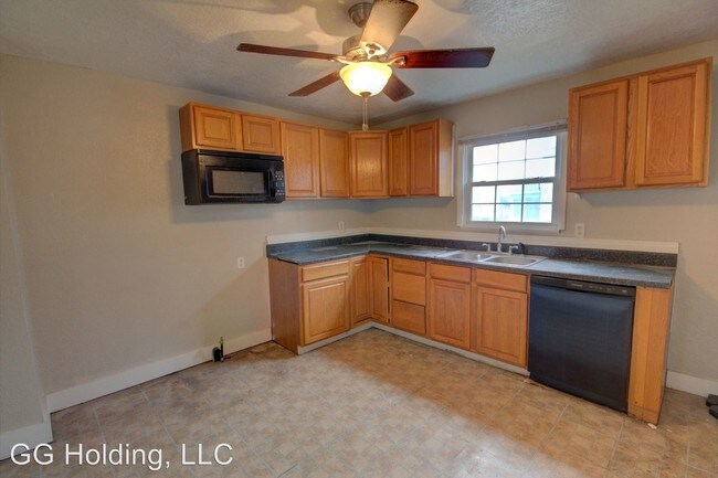 Building Photo - 4 br, 2 bath House - 1236 W. 7th St.