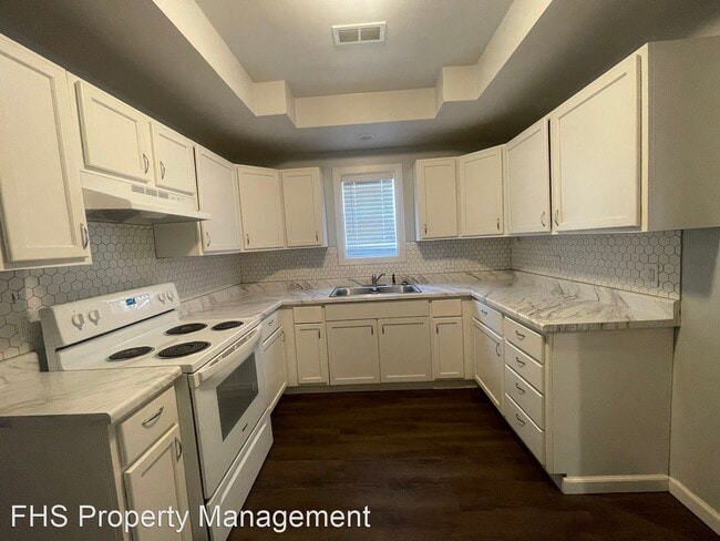 Building Photo - 3 br, 1 bath House - 645 W Webster Ave