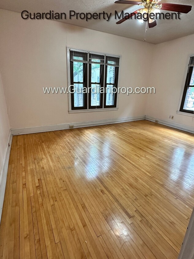 Primary Photo - Front Facing 2nd floor Lakes Uptown Apartm...