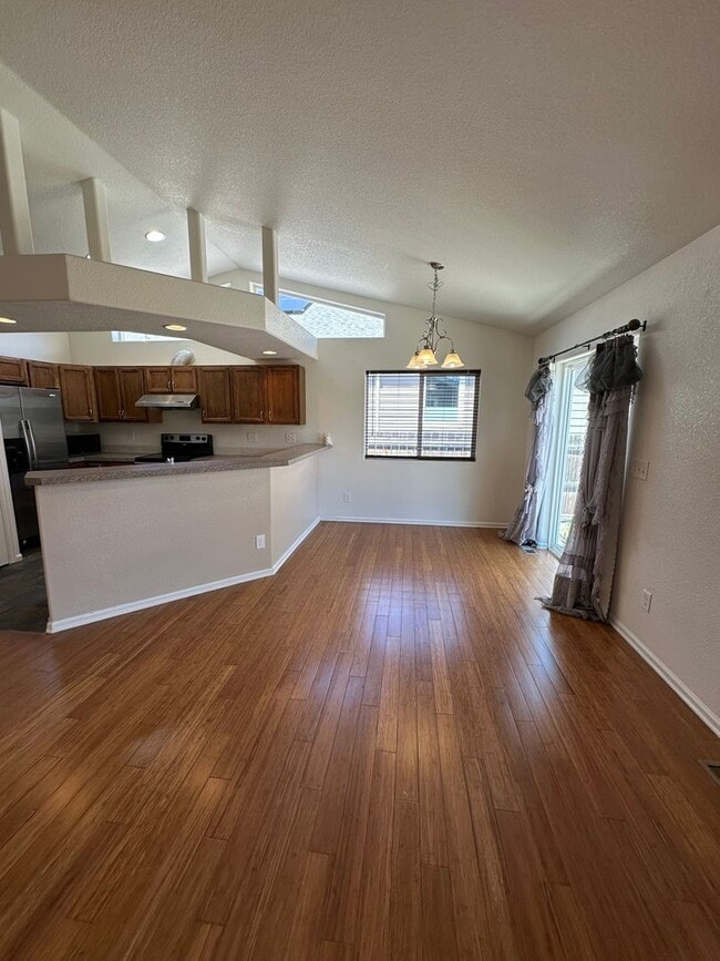 Building Photo - 4 BEDROOM, 3 BATHROOM SINGLE FAMILY HOME WITH OFFICE/BONUS ROOM & 2 CAR ATTACHED GARAGE