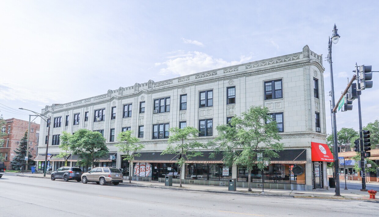 Primary Photo - 5037 W Montrose Ave