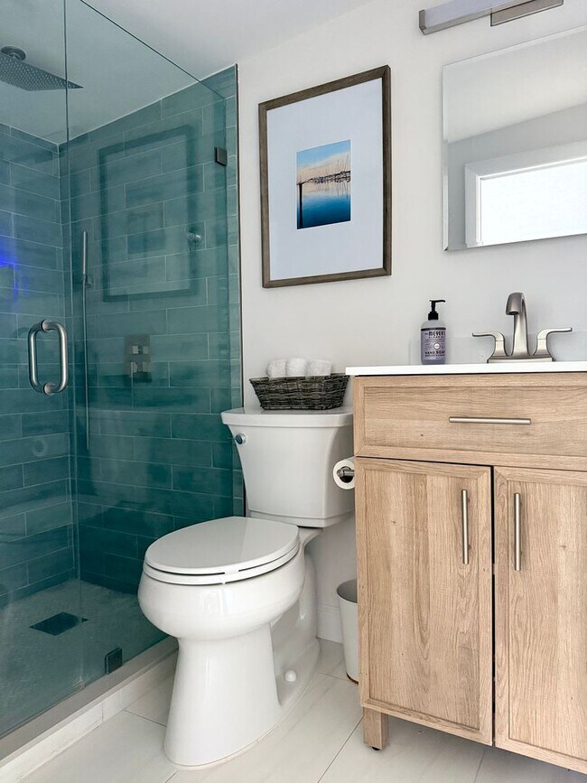 Building Photo - 2 Bedroom 2 Bath Annual Furnished Cottage ...