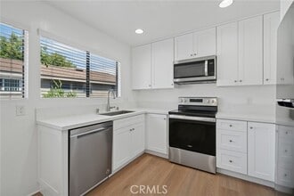 Building Photo - 82 Streamwood