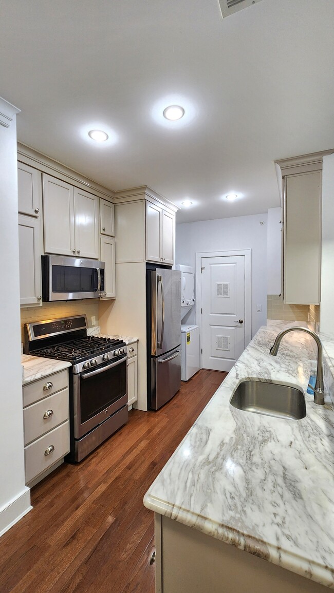 Kitchen w Washer Dryer - 65 Fleet St